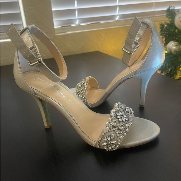 Betsey Johnson heels ( size 8 ) - Picture 2 of 6